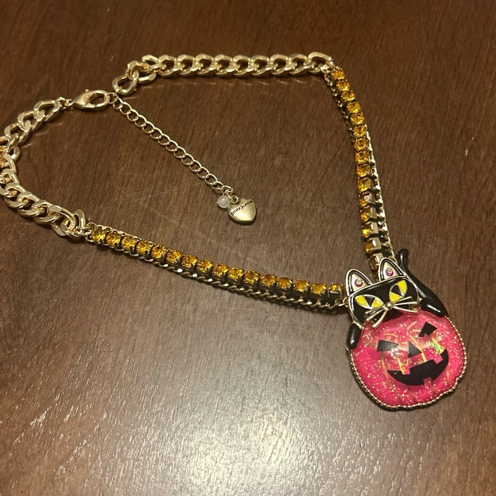 Betsey Johnson Gold Tone & Crystal Black Cat & Pink Pumpkin Pendant Necklace - Picture 1 of 5